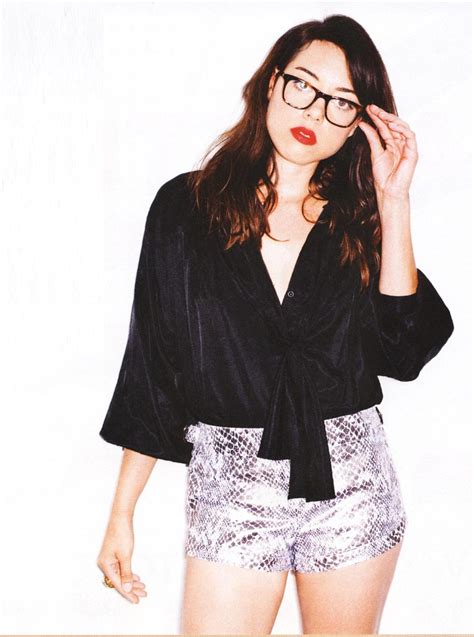 Aubrey Making Black Plastic Glasses Look Sexy – Aubrey Plaza Palace