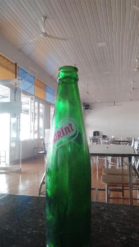 Menu at Oasis Canteen, Alur