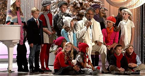 Andrea Bocelli and kids perform beautiful 'Santa Claus Is Coming To ...