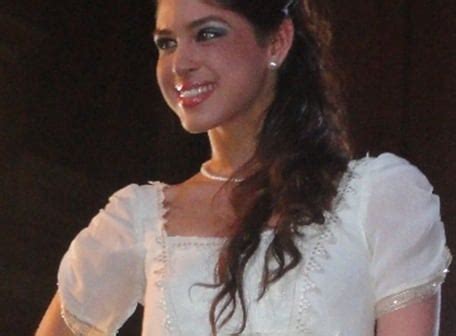 Vestimenta evocó al Guayaquil del siglo XIX en reciente desfile ...