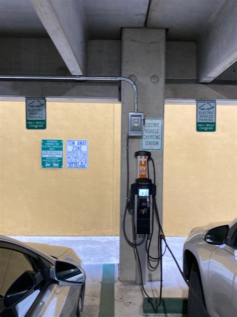 A1 Express Airport Parking | Tampa, FL | EV Station