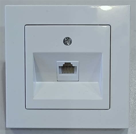 Apdaila su skardele įleist 1V BALTA TV/PC/HDMI/USB lizdukams AIKL-001 ...