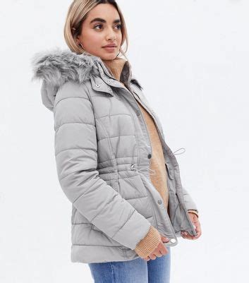 Petite Pale Grey Faux Fur Hooded Puffer Jacket | New Look