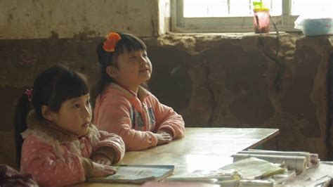 《十三个人的学校》中国四川留守儿童乡村教师一天的生活