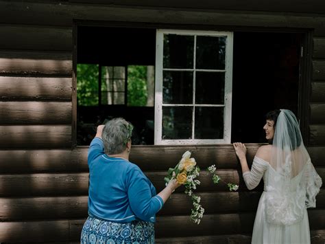 Alex and Jon’s Mountaintop Picnic Intimate Wedding at Mount Philo State ...