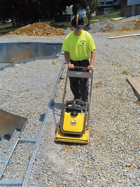 How to Use a Wacker Compactor 的图像结果