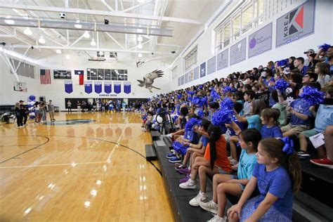 Sports School 的图像结果