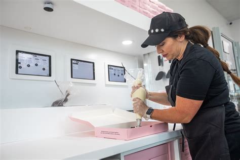 Crumbl Cookies arrives in Sioux Falls, plans future growth here ...