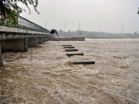 As Yamuna breaches danger mark, thousands likely to be displaced ...
