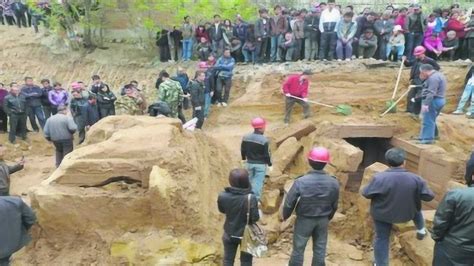 村民挖出千年宋朝古墓，专家进入墓穴中发现怪异“红棺”扭头就跑_腾讯视频