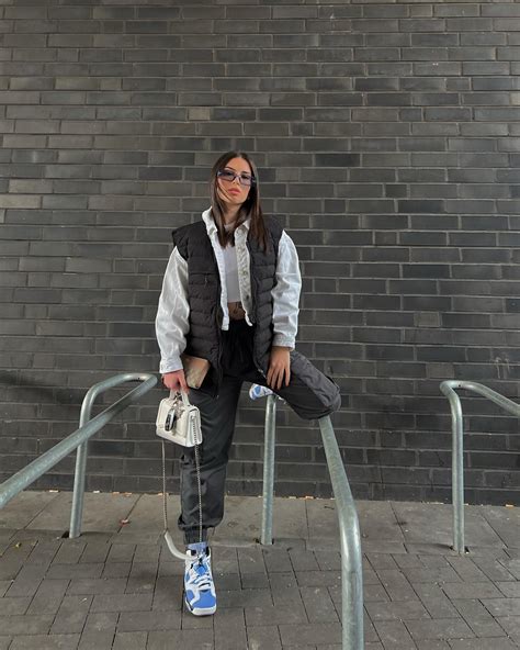 Anna Victoria Babi | Girl keep ya head up | Instagram