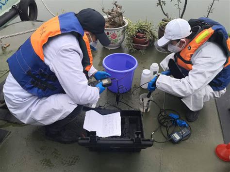 [夺取双胜利]长江中游水环境监测中心开展汉江水质监测