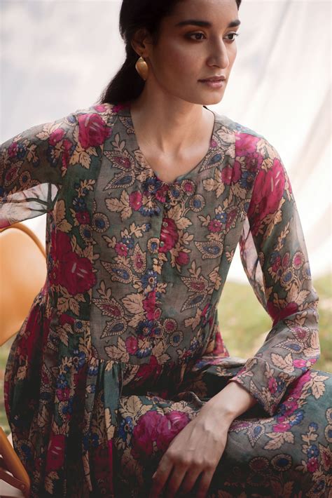 Good Earth – Stylish Sustainable Luxury Retail | Goodearth.in