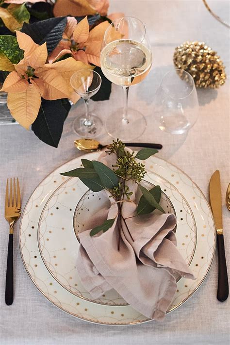 5 place settings to inspire your Christmas table setting
