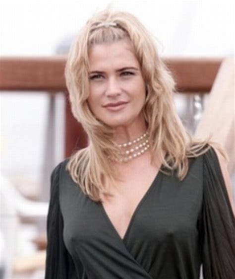 Kristy Swanson – Movies, Bio and Lists on MUBI