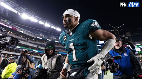 Jalen Hurts Brings Joy to Philadelphia High School Students While ...