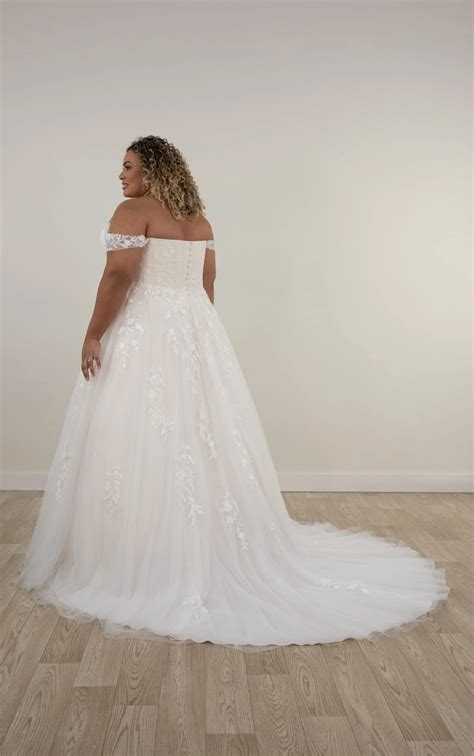 Timeless Romance Plus Size Lace Wedding Dress - Style 7849