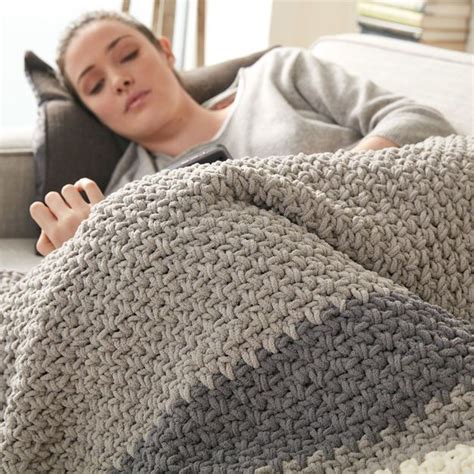 crochet patterns using bernat blanket yarn