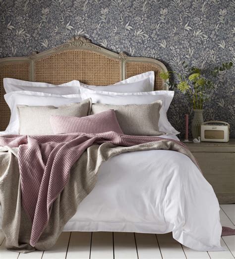 how to style your bedroom like a hotel