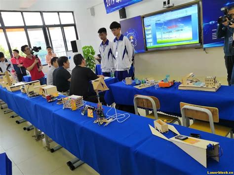 河南省中小学生电脑制作活动机器人比赛开赛 - 郑州教育信息网