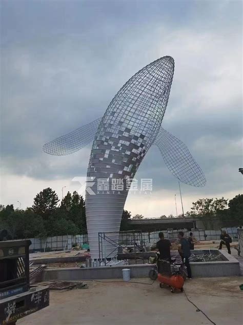 8米长不锈钢镂空编制鲸鱼雕塑 楼盘景观不锈钢雕塑小品_xt188869-站酷ZCOOL