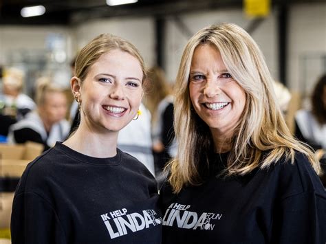 Noa Vahle beschermt moeder Linda na zware tijd