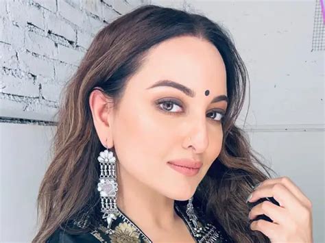 6 Celebrity makeup looks that are perfect for any occasion - Recreate ...