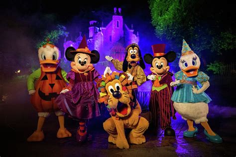 What makes Mickey's Not-So-Scary Halloween Party epic