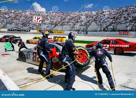 NASCAR - Pit Crew Changing Tires on Busy Pit Road Editorial Stock Photo - Image of competition ...