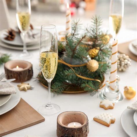 Table Top Christmas Decor (Holiday Tablecloths and Runners)