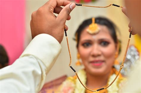 Kaviyam Photo Studio - Studio - Valukkalotti | Vkno - We Know