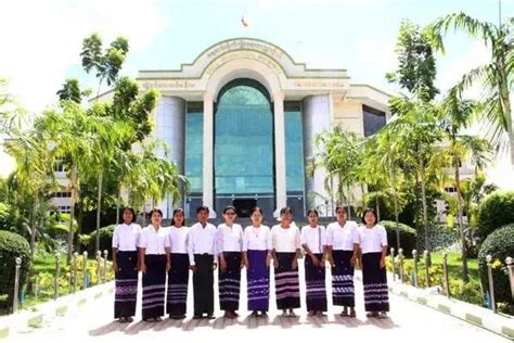 缅甸腊戌等多个地区的缅文学校开学；南坎镇学生游行拒绝复课_腾讯新闻
