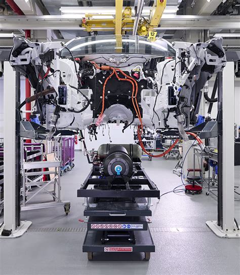 BMW begins production of small-series hydrogen-powered iX5 | Autocar ...