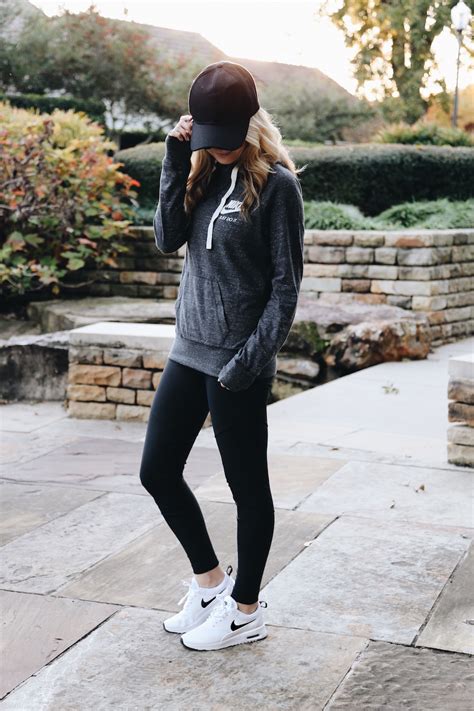 Sports Outfit 的图像结果