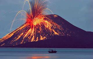 gunung krakatau meletus