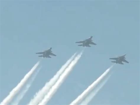 Delhi: Skies over Kartavya Path roar with jet sounds during flypast ...