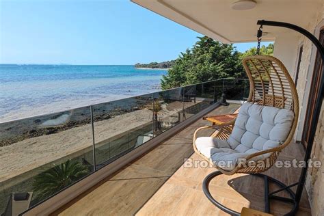 Zadar - Ny villa, första raden till havet och stranden