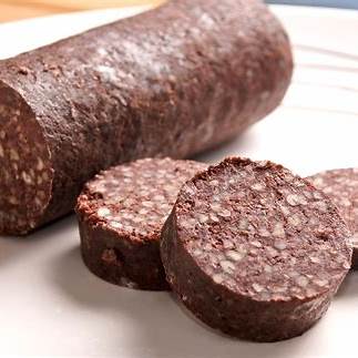 https://cdn.britannica.com/33/238233-050-A44413B5/Raw-black-pudding-whole-and-sliced.jpg