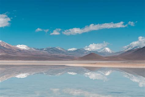 Stunning Reflection of Andes in Uyuni Salt Flats · Free Stock Photo