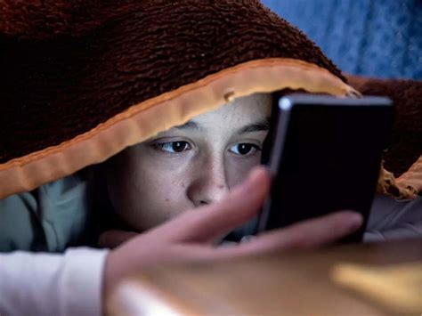 What is 'zombie scrolling' and why it is more dangerous than 'doom ...