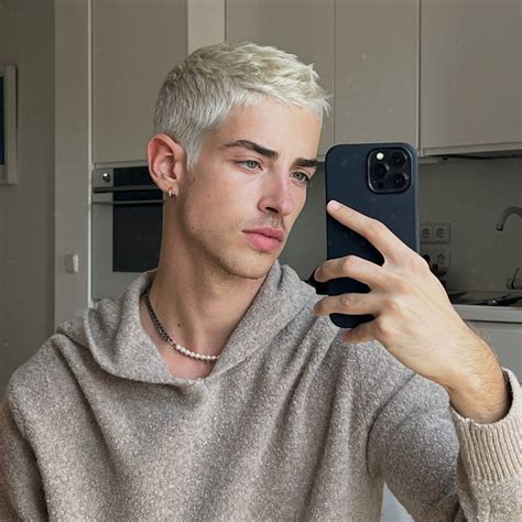 White Hair Men, Short White Hair, Short Hair Cuts, Male Haircuts Curly ...