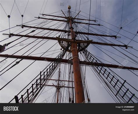 What Is A Ship's Mast at Karen Medina blog