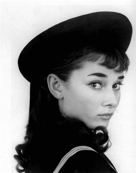 30 Photos of Audrey Hepburn When She Was Young