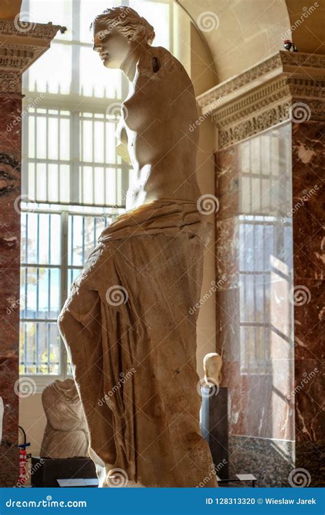Louvre Venus De Milo - BINKEDU