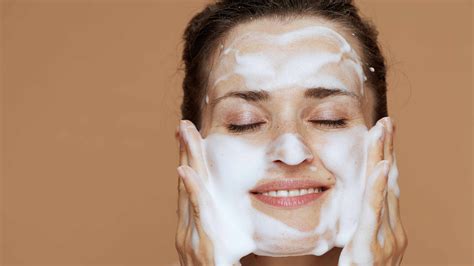 Deep Cleansing Facial at Home: Step-by-Step Guide
