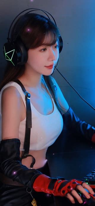 游戏美女 的图像结果