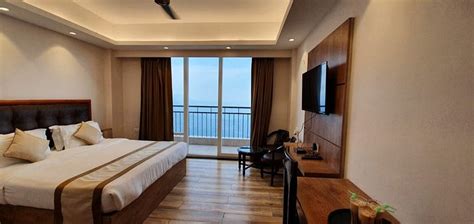 PEAKS AND PINES RESORT (Lansdowne) - Hotel Reviews, Photos, Rate ...