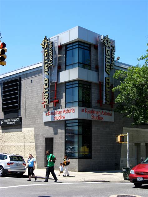 Elokuvateattereita: UA Kaufman Astoria Cinemas 14