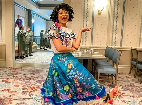 FULL LOOK at the NEW Characters at 1900 Park Fare in Disney World | the ...