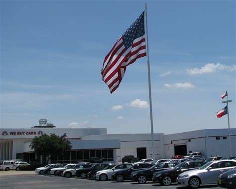 How Car Dealerships Benefit From Flying US Flags - FORTISVEX
